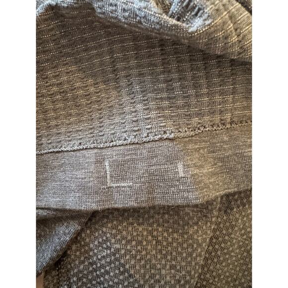 Lululemon Metal Vent Tech Half Zip, L, Gray/Black mens pull over - Picture 8 of 9